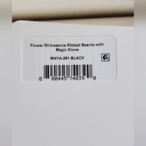 Madden NYC Flower Rhinestone Pom Hat and Touch Screen Gloves New - Picture 7 of 9